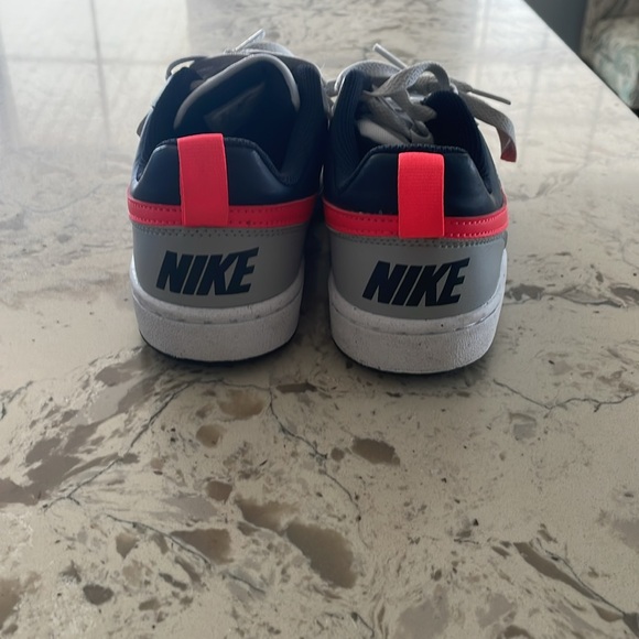 Nikes - Picture 4 of 4